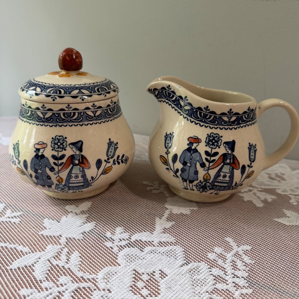 Vintage Johnson Brothers "Hearts and Flowers" creamer and lidded sugar bowl set